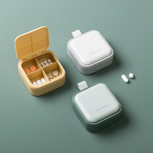 Deze luxe pillendoos voor 1 dag met 4 vakken opent automatisch met een drukknop en is makkelijk op te bergen. De vakken zijn groot genoeg
