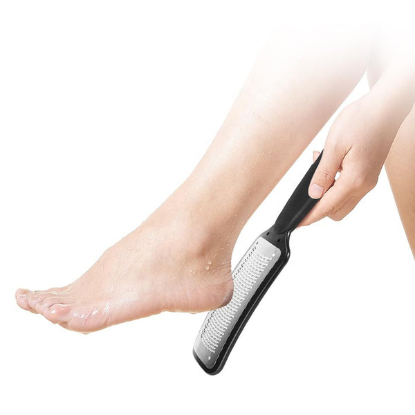 Deze professionele callus remover is ergonomisch gevormd om makkelijk eelt te kunnen bijschaven. Het handige en zachte handvat zorgt dat u zonder veel moeite op de moeilijkste plaatsjes komt. Individueel verpakt.