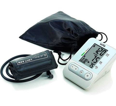 Deze automatische bovenarm bloeddrukmeter is een complete set voor dagelijks thuisgebruik
